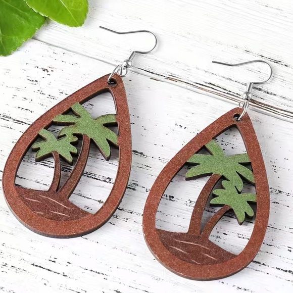 NEW Wood Palm Tree Teardrop hook dangle Earrings. - Picture 2 of 3